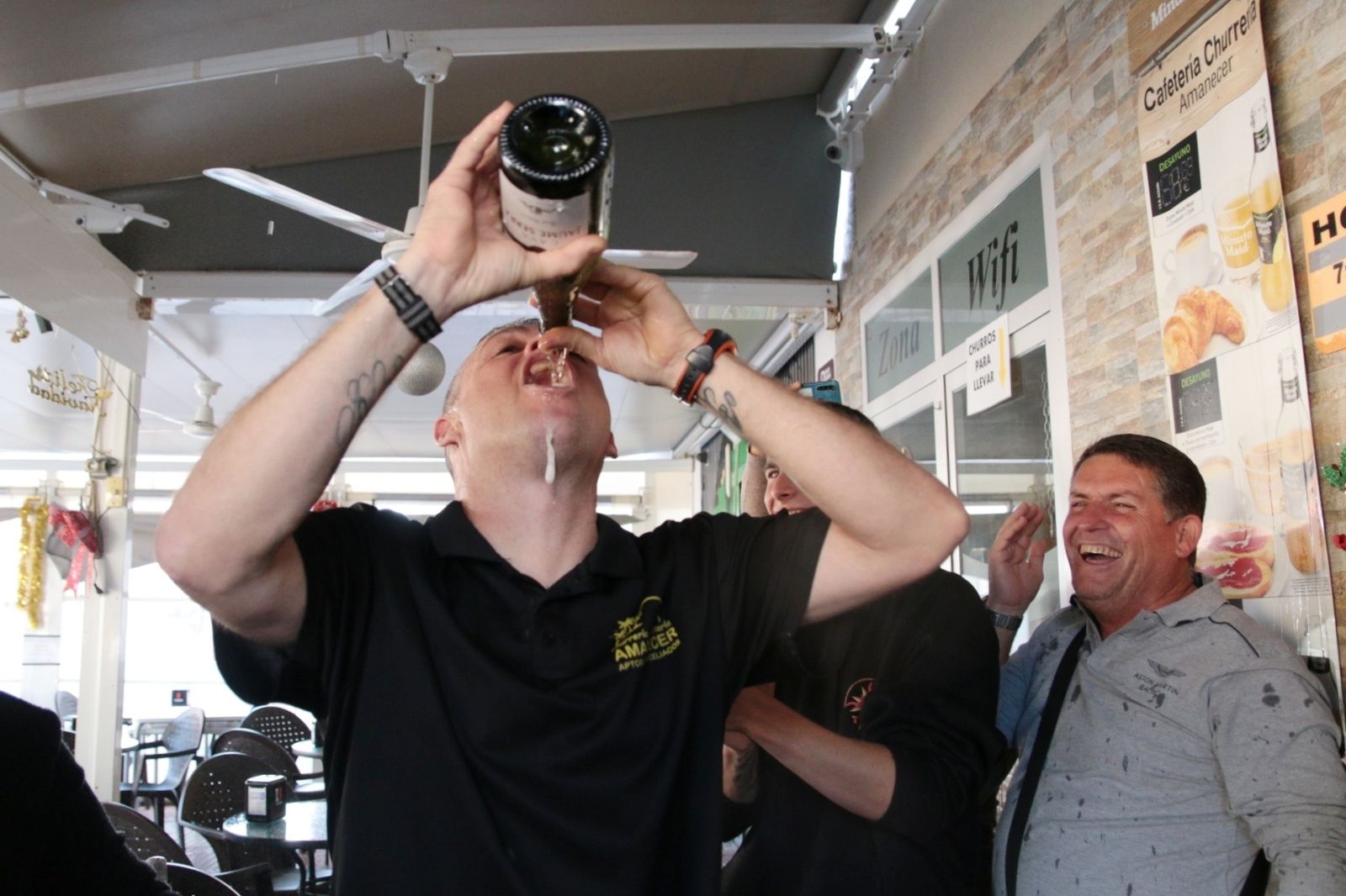 Imágenes de los premiados por la Lotería de Navidad en Almería y provincia