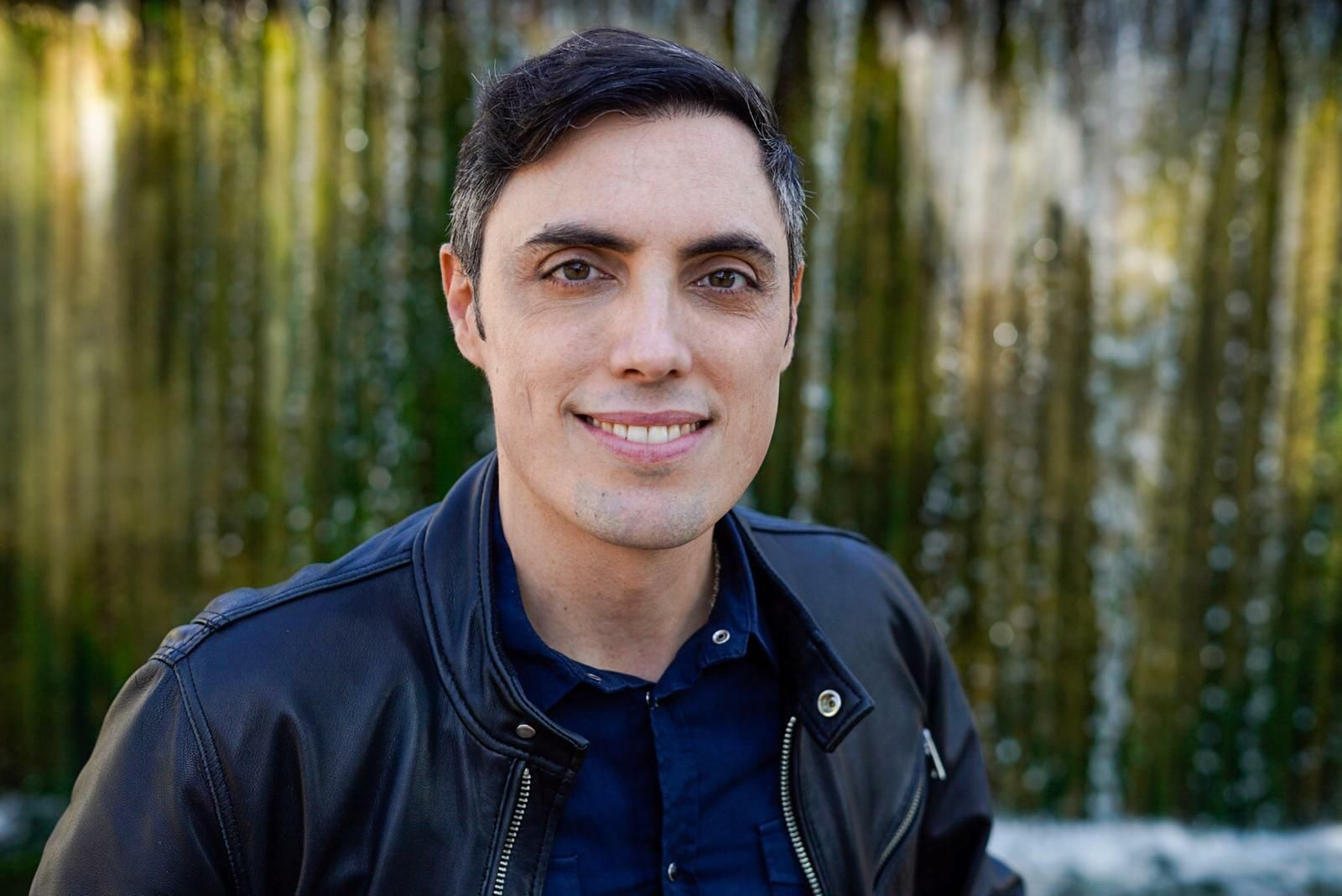 El autor Raúl V. Rey presenta este sábado su novela 'Keith Landdon, memorias no autorizadas' en la Sala El Cachorro.