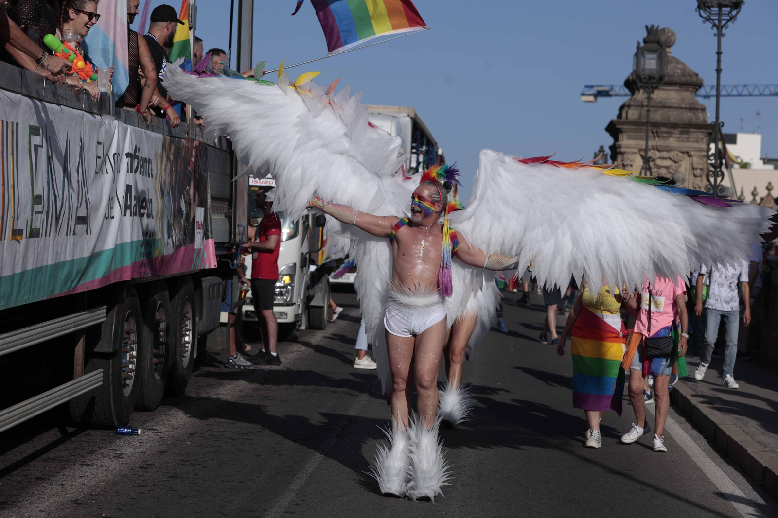 Las imágenes de la cabalgata del Orgullo LGTBI en Sevilla