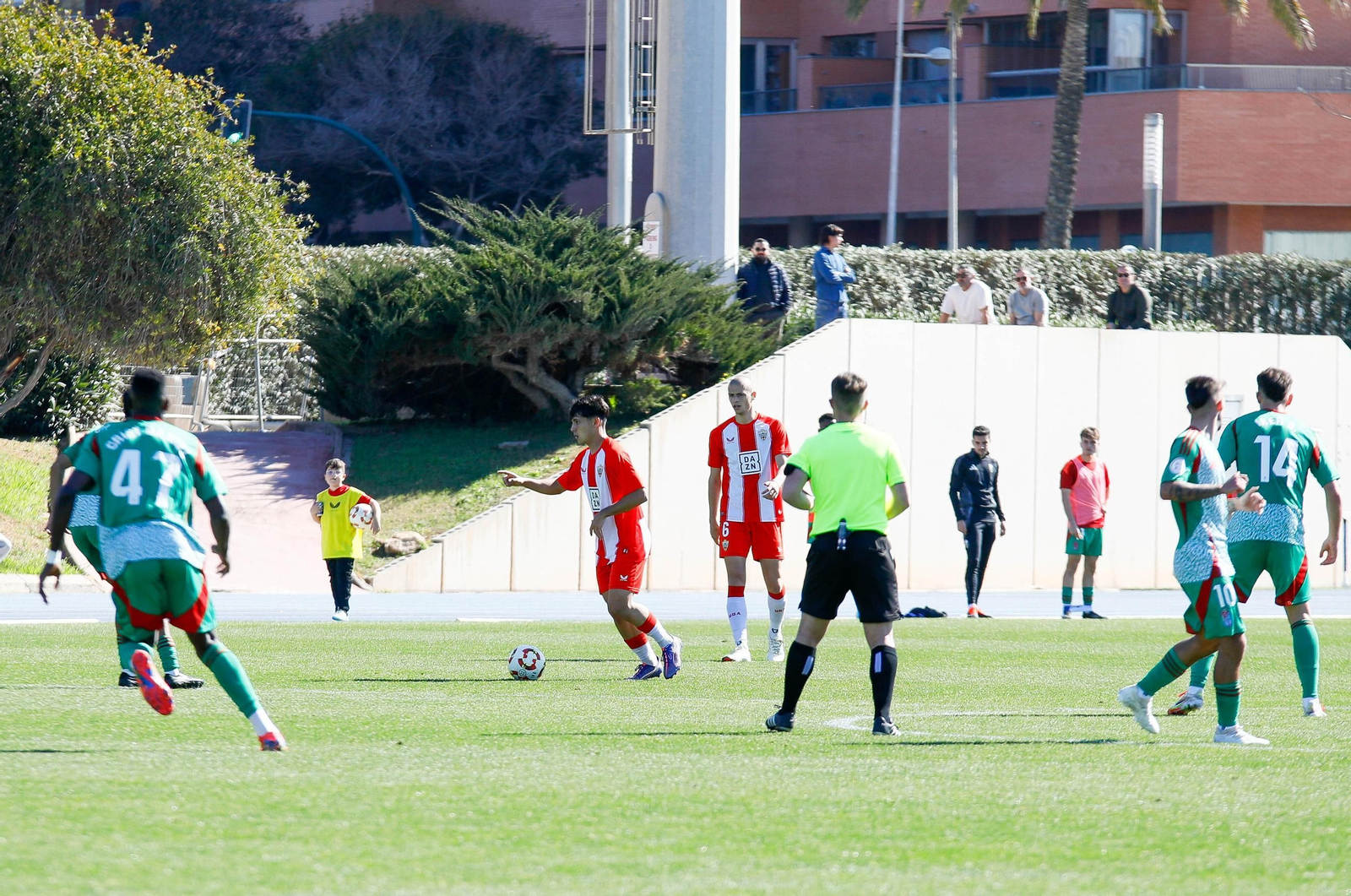 Las imágenes de Segunda RFEF entre Almeria B y recreativo de Granada