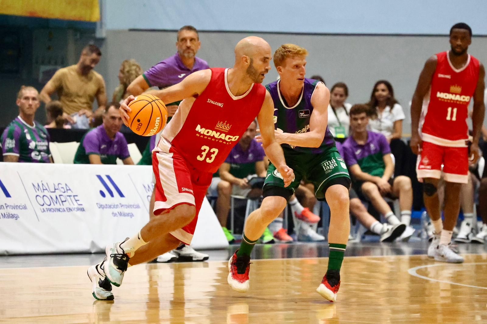 Calathes bota al balón ante Alberto.
