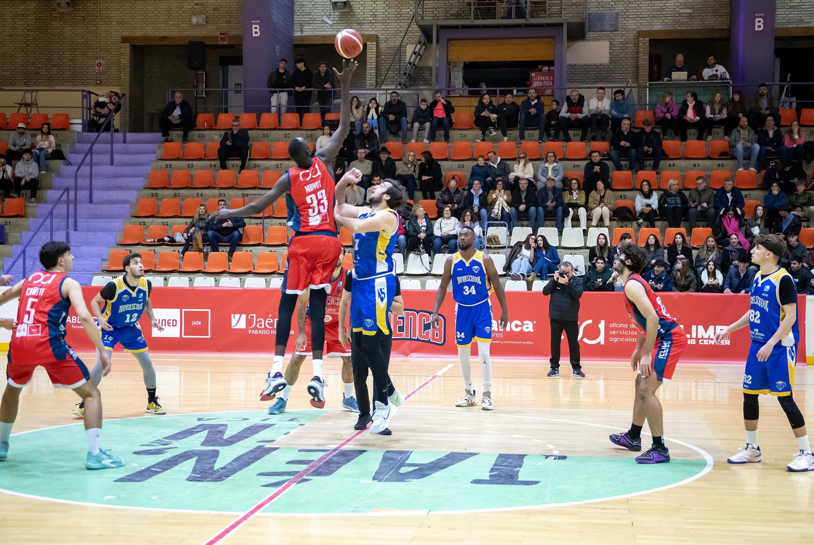 El Jaén Paraíso Interior CB logra su cuarta victoria consecutiva ante el Novaschool