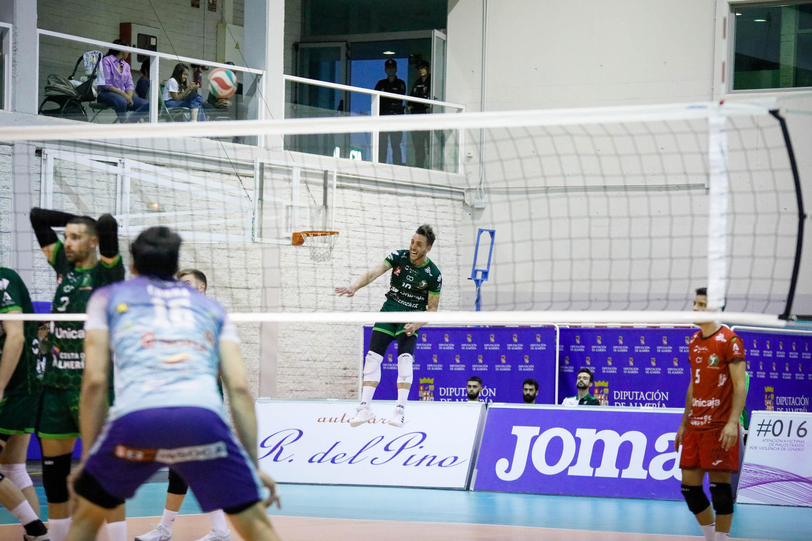 Imágenes del partido entre Unicaja Almería y Grupo Herce Soria