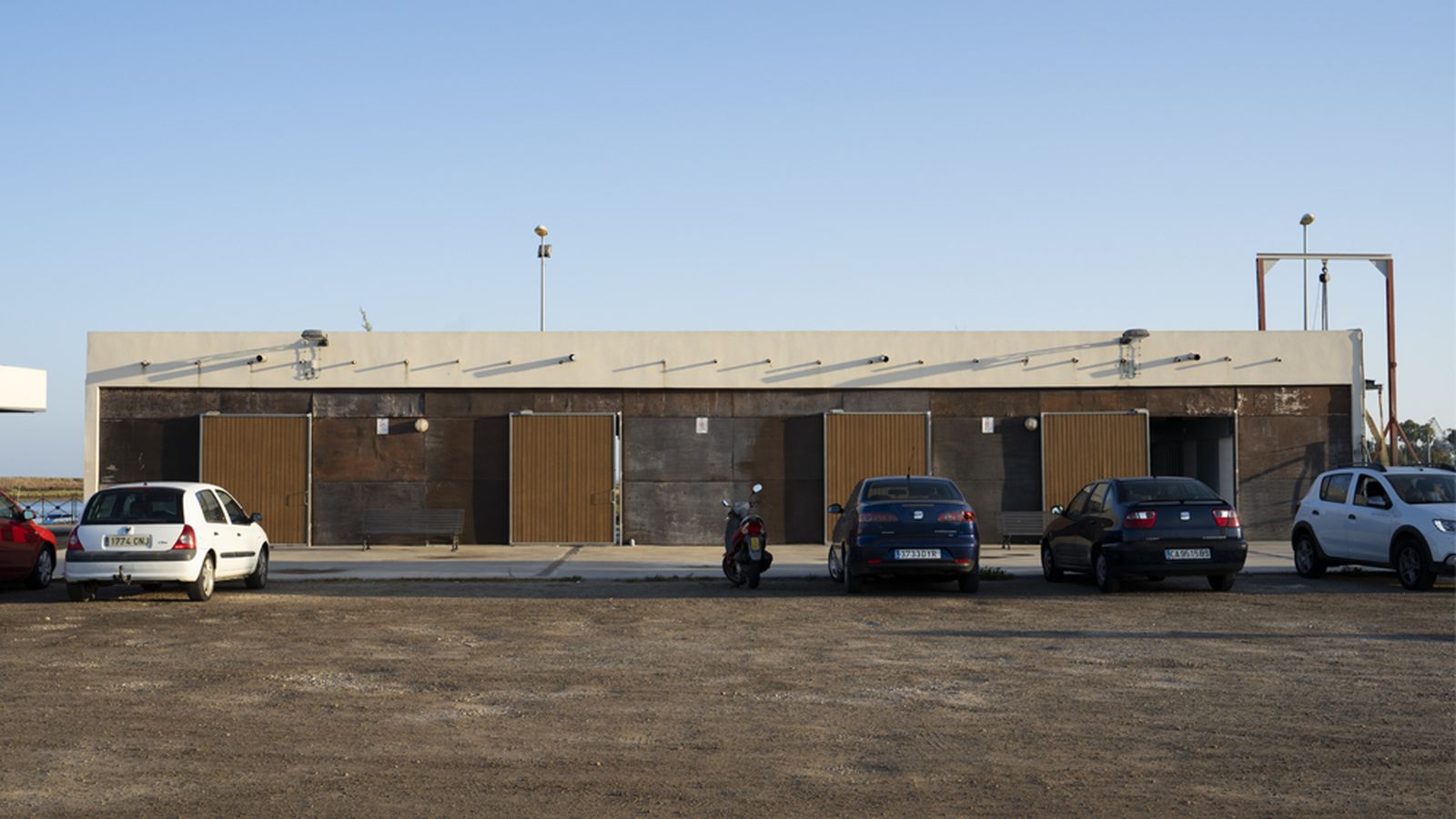 Instalaciones del club náutico Puente de Hierro.