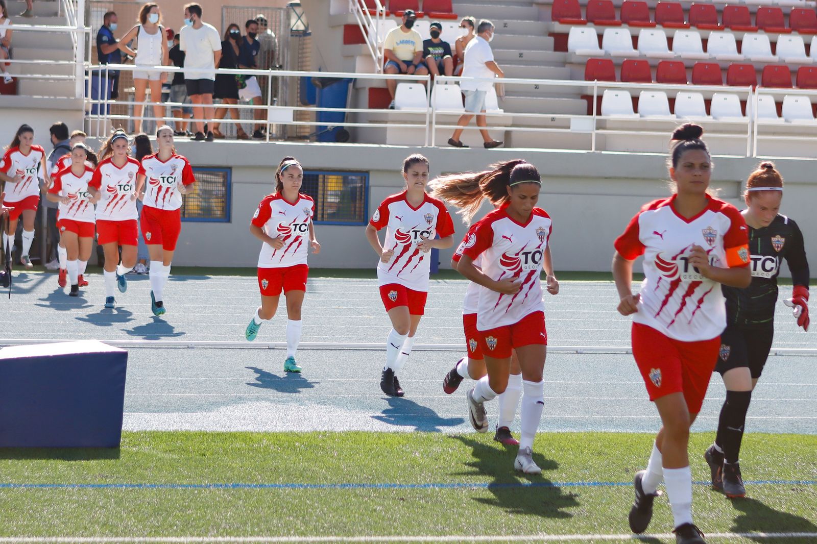 El Almería, a salir del bache en su retorno a casa