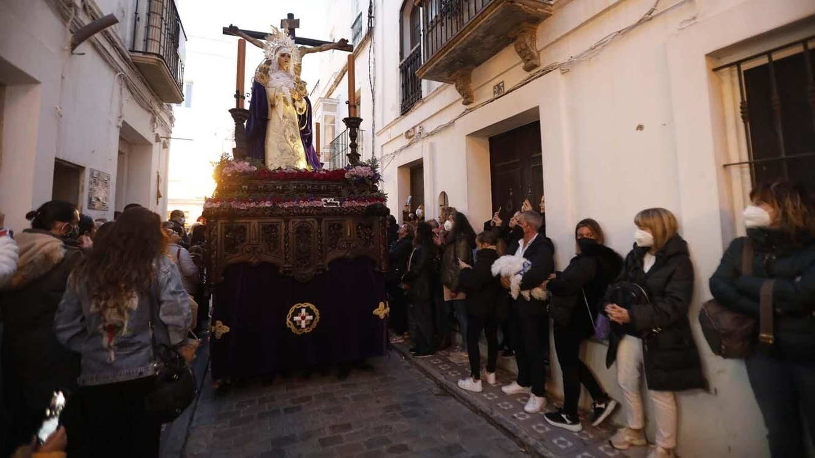 Las imágenes del Miércoles Santo en Tarifa: El Consuelo