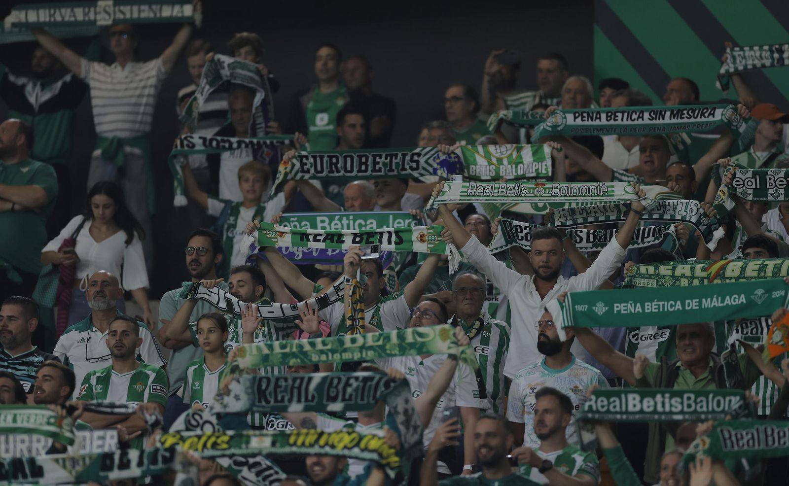 Búscate en las fotos del Betis - Atlético de Madrid