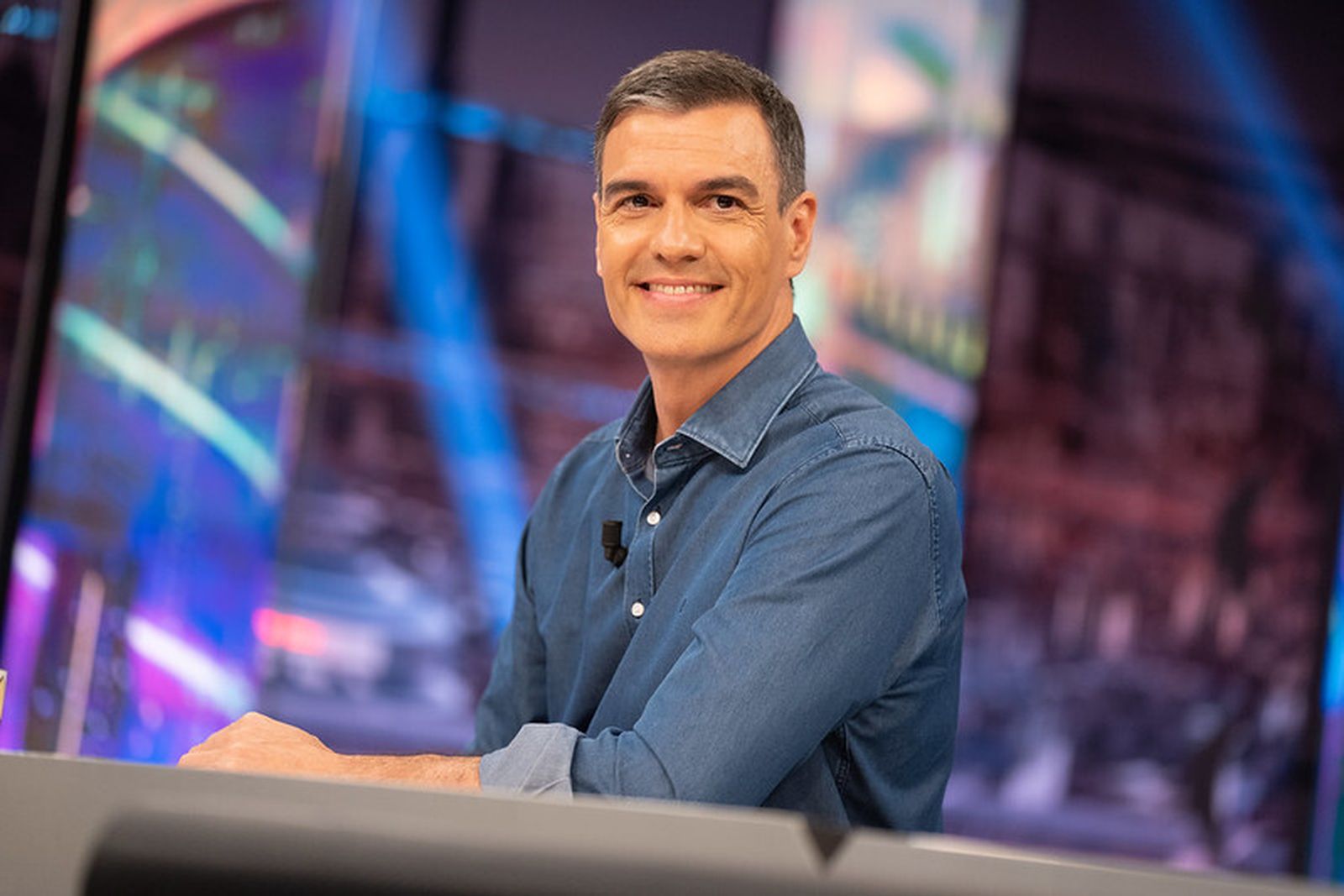 Pedro Sánchez en un pefecto posado en el plató de 'El Hormiguero'