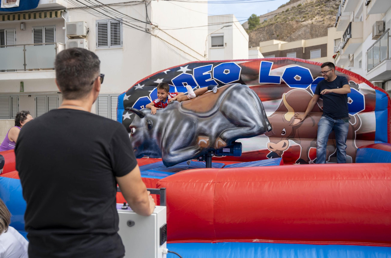Las imágenes del taller de toros para niños y toro mecánico en Macael