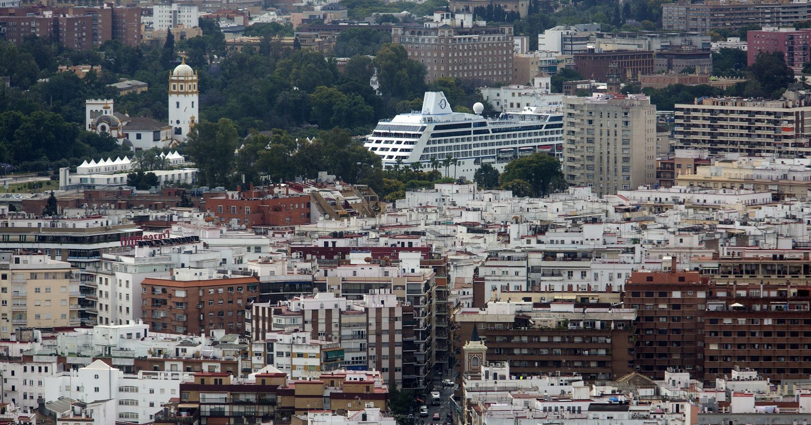 La visita a la planta con spa de la Torre Sevilla, en imágenes