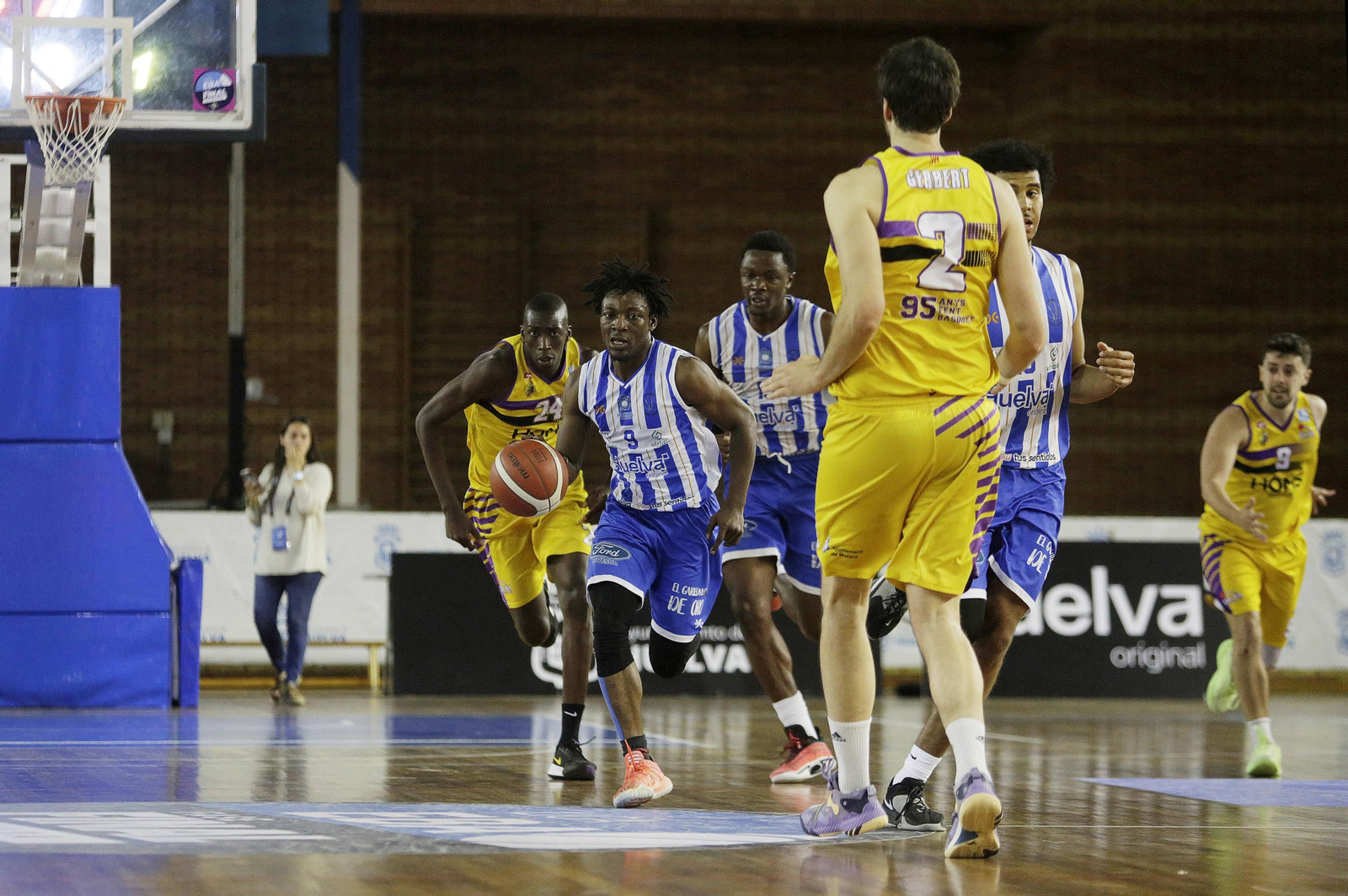 Imágenes del UE Mataró-Huelva Comercio en el Andrés Estrada