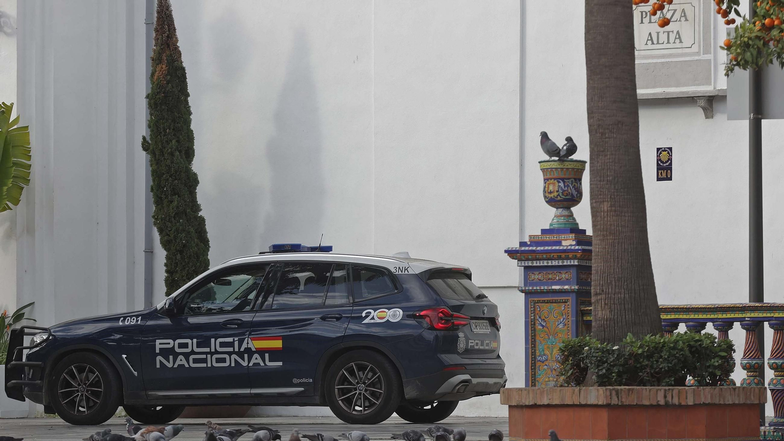 Un coche de la Policía Nacional en la Plaza Alta de Algeciras.