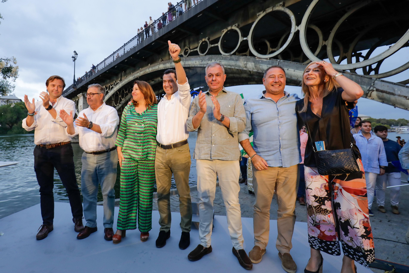 Acto de cierre de campaña del PP. Juanma Moreno, Carmen Crespo, Zoido, Ricardo Sánchez y José Luis Sanz..