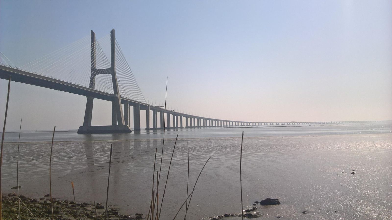 El Puente Vasco da Gama, a la salida de Lisboa