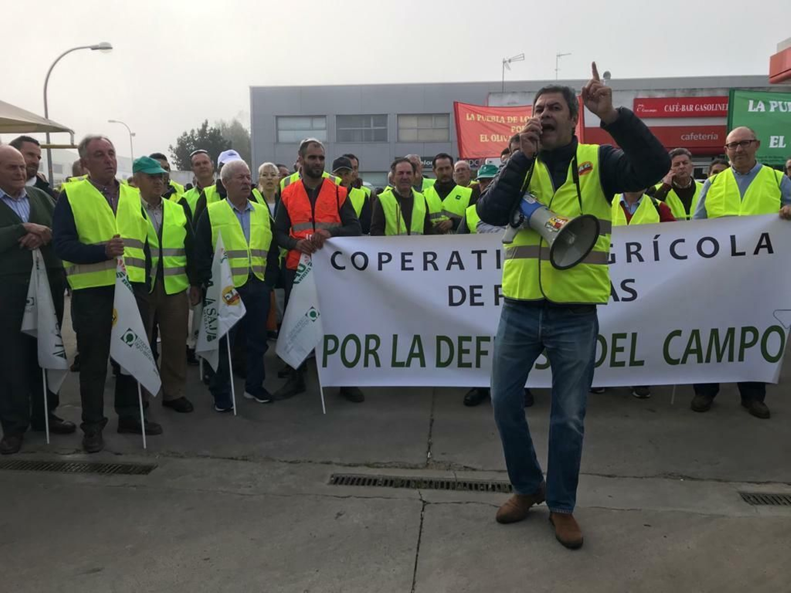 Las imágenes de los preparativos de la tractorada de Sevilla