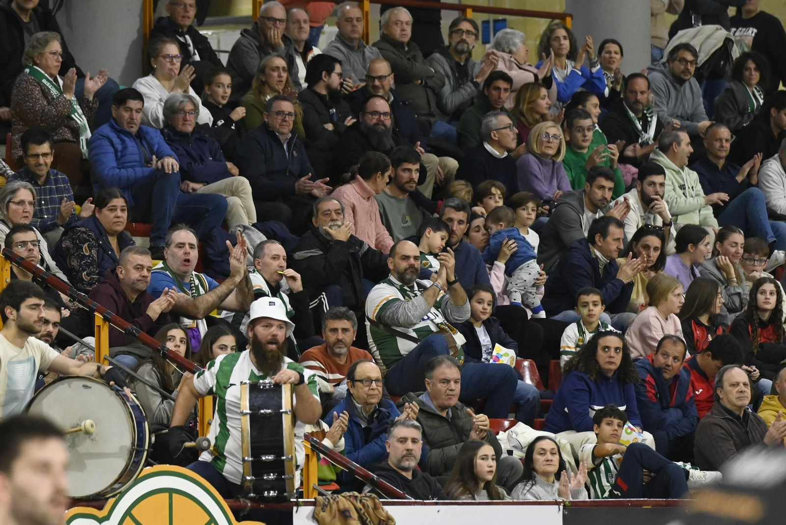 Las mejores fotos del ambiente en Vista Alegre para el Coto Córdoba - Círculo Gijón