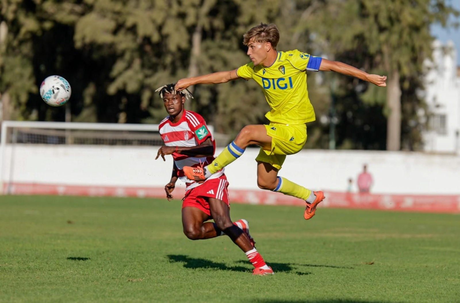 El amistoso entre el Cádiz y el Granada disputado este verano.