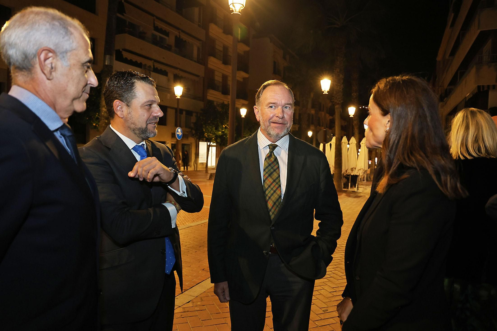 Imágenes de los invitados a la gala de los  37 premios Onubenses del Año