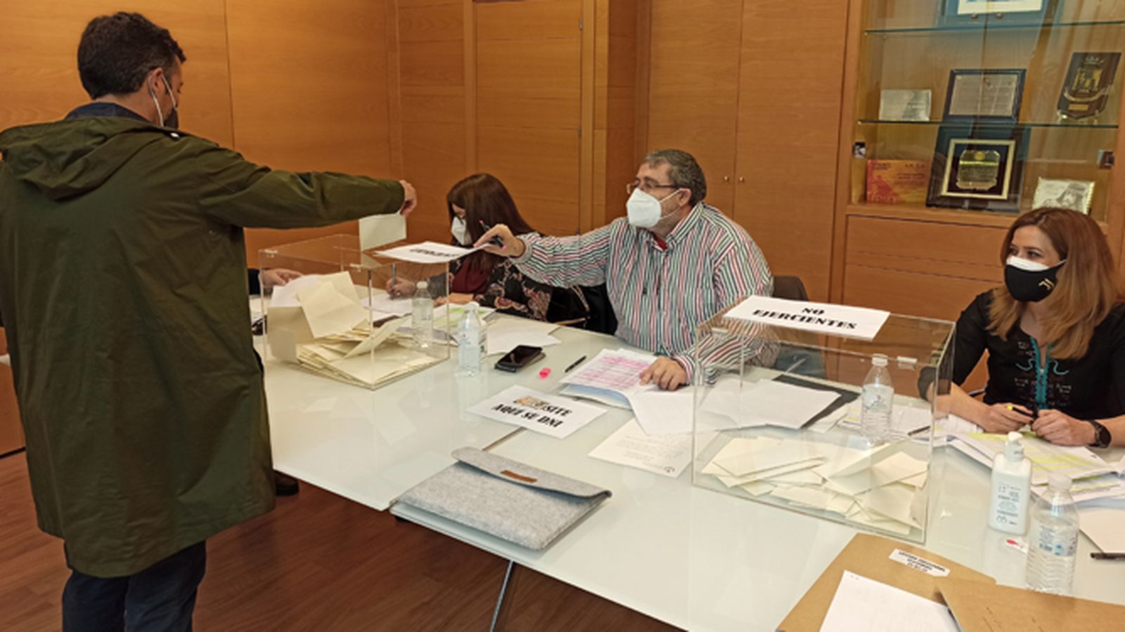 Votaciones en el Colegio de Abogados de Lucena.