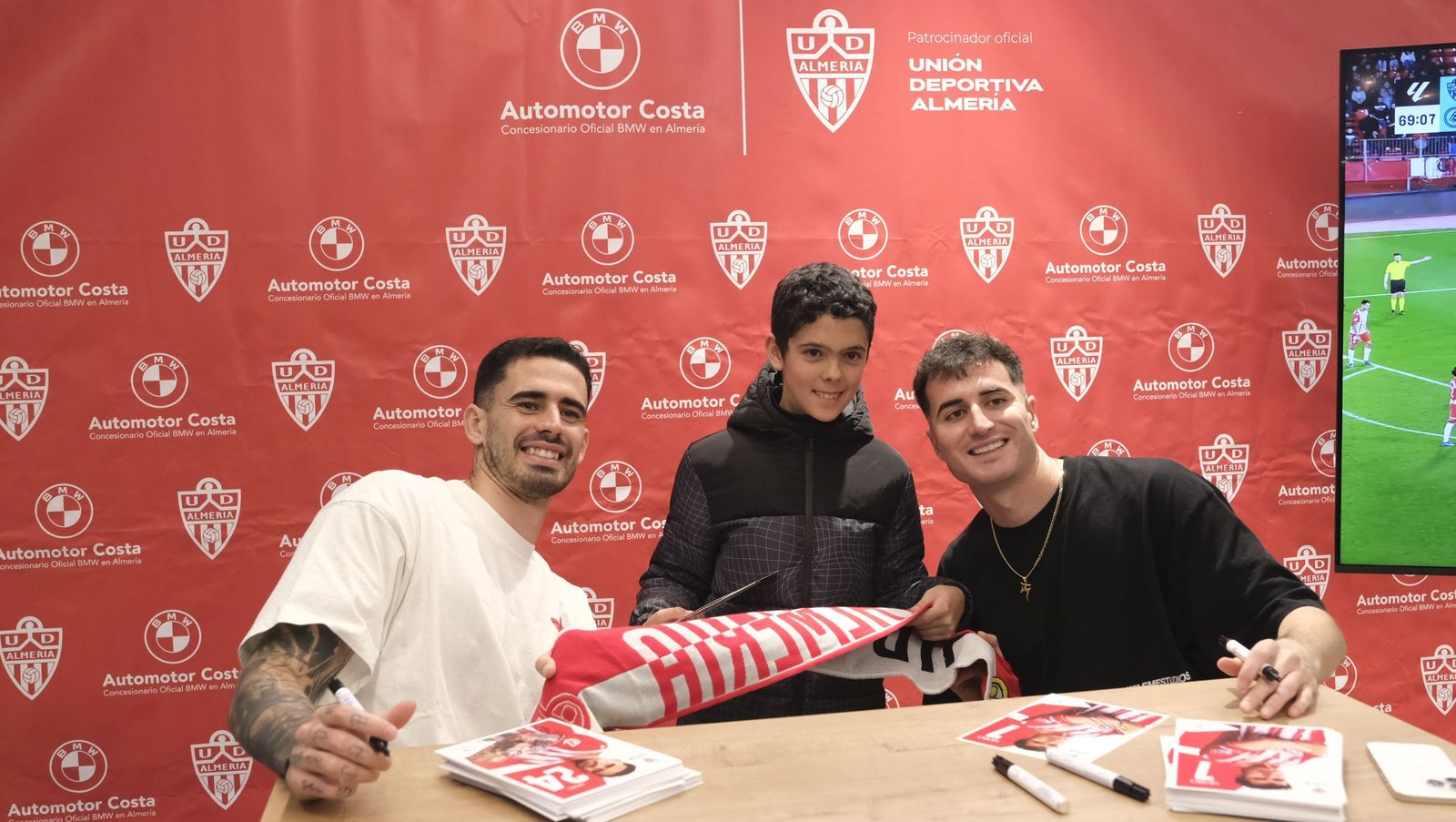 La firma de autógrafos de Jon Morcillo y Miguel de la Fuente en Automotor Costa BMW