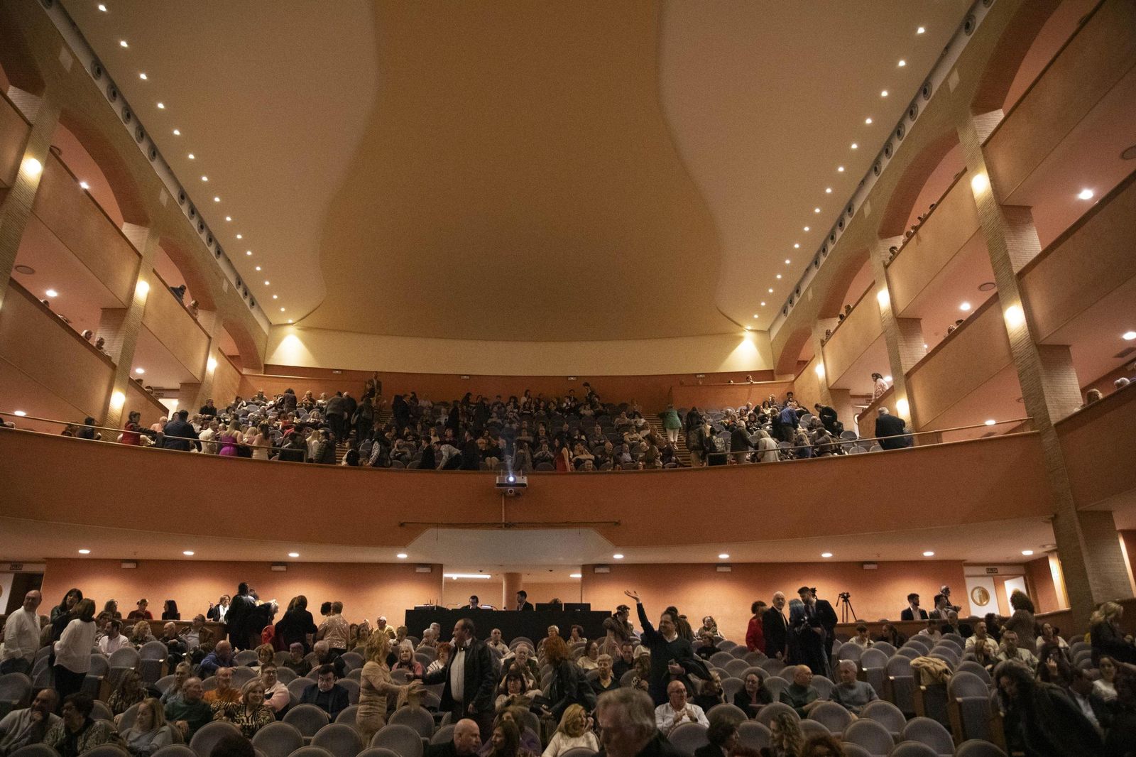 El estreno en Almería del largometraje documental "Concha Robles", en imágenes