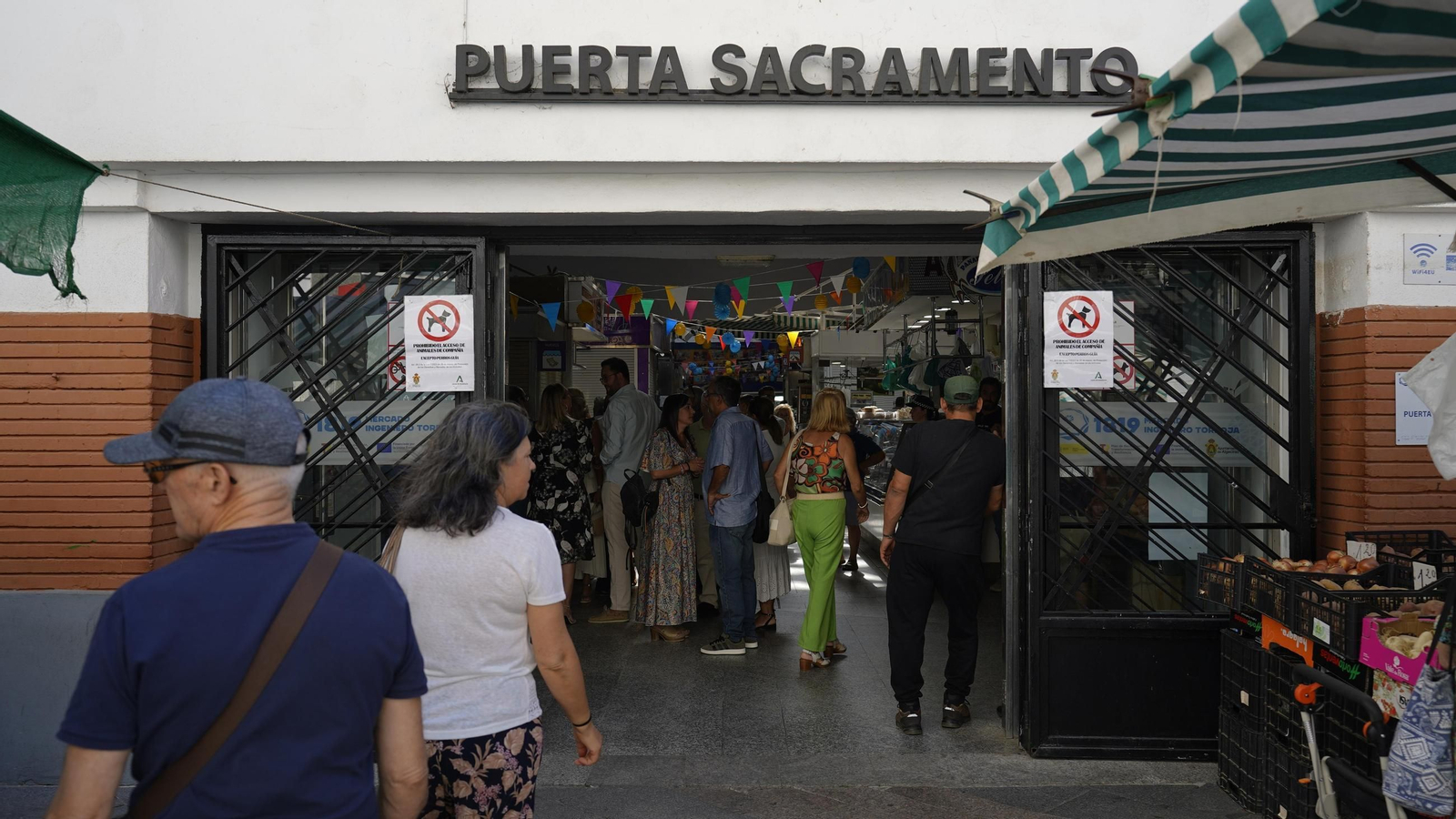 La puerta Sacramento, en el mercado de Algeciras, este lunes.
