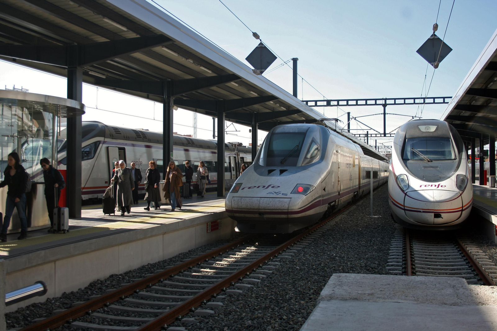 Así es el viaje entre Granada, Córdoba y Sevilla en trenes Avant de Renfe