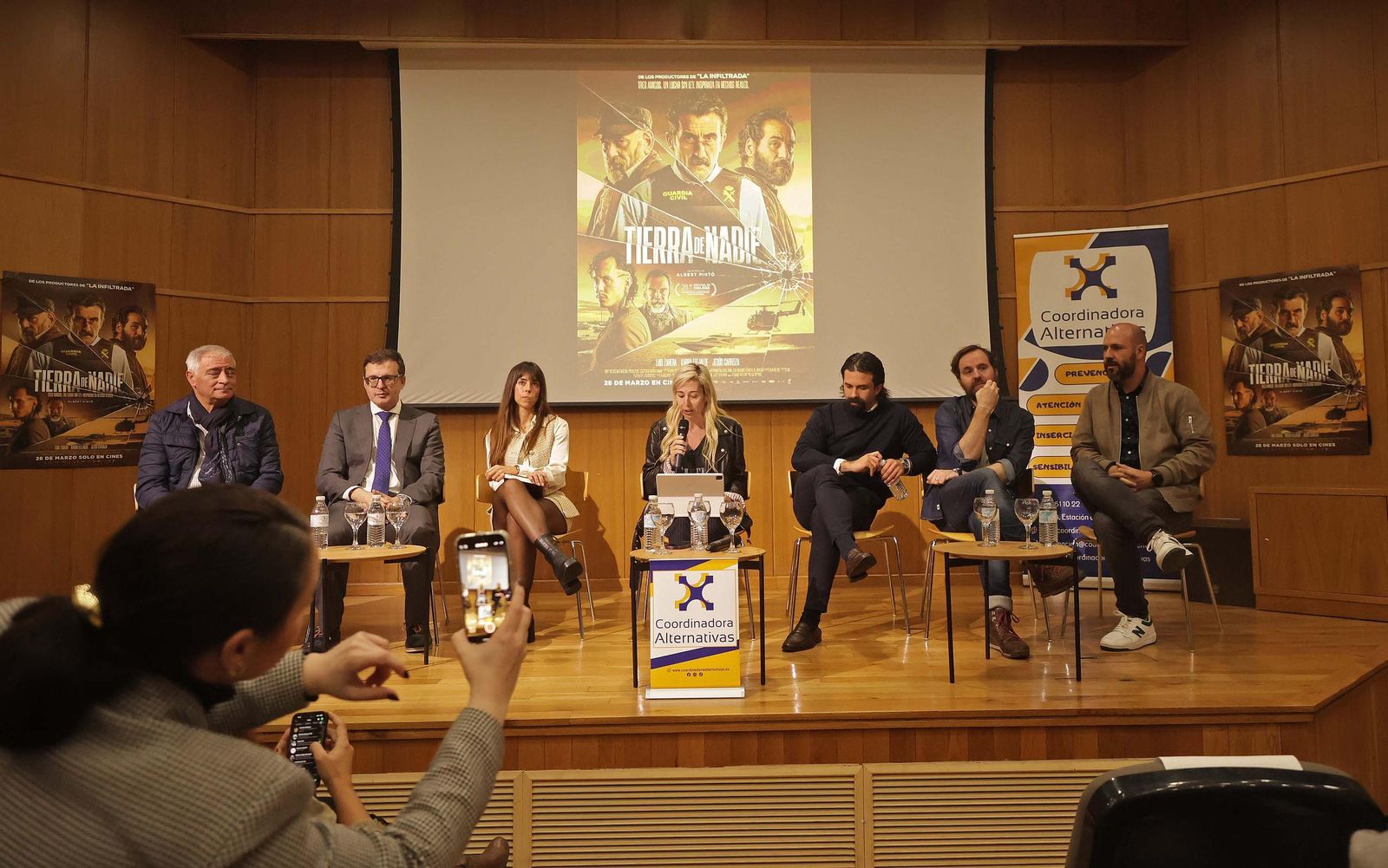 Fotos de la presentación de la película 'Tierra de Nadie' en colaboración con Coorinadora Alternativas en Algeciras