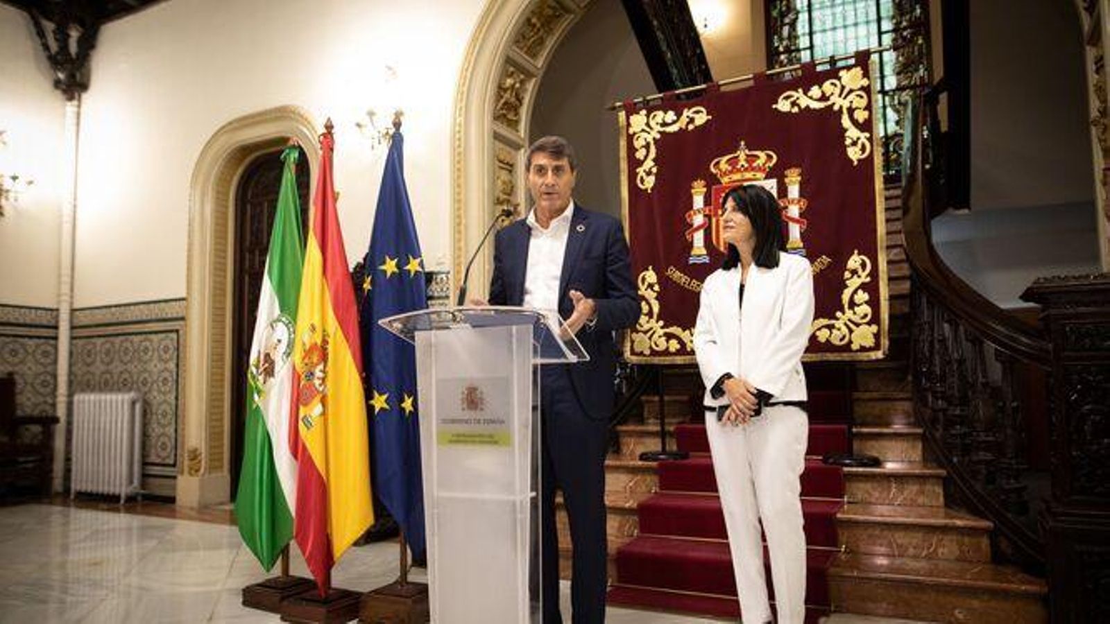 El delegado del Gobierno en Andalucía, Pedro Fernández, informando sobre los fondos recibidos en imagen de archivo.