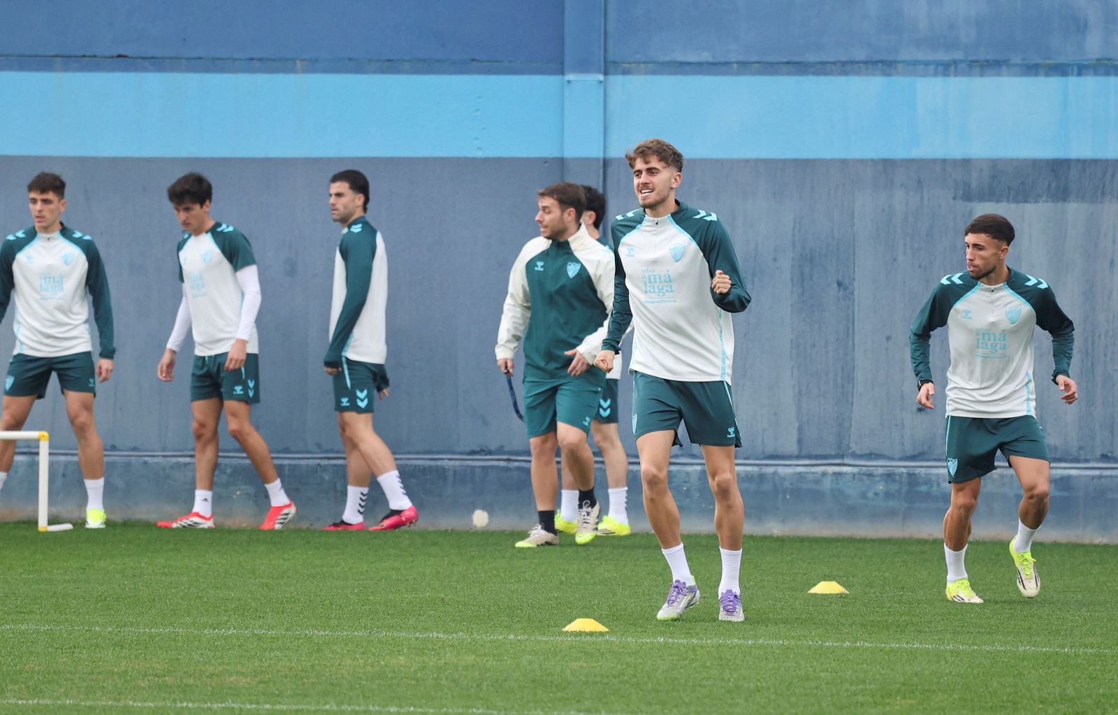 El Málaga CF vuelve al tajo sin Lobete en una semana eterna