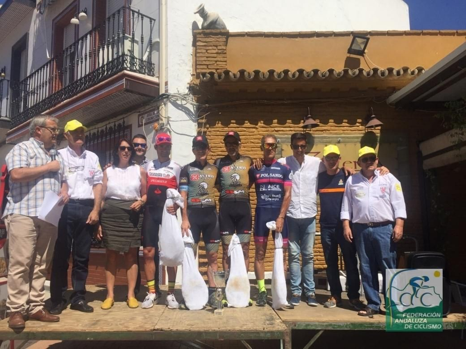 Un momento de la entrega de premios del LXVI Gran Premio Bollullos.