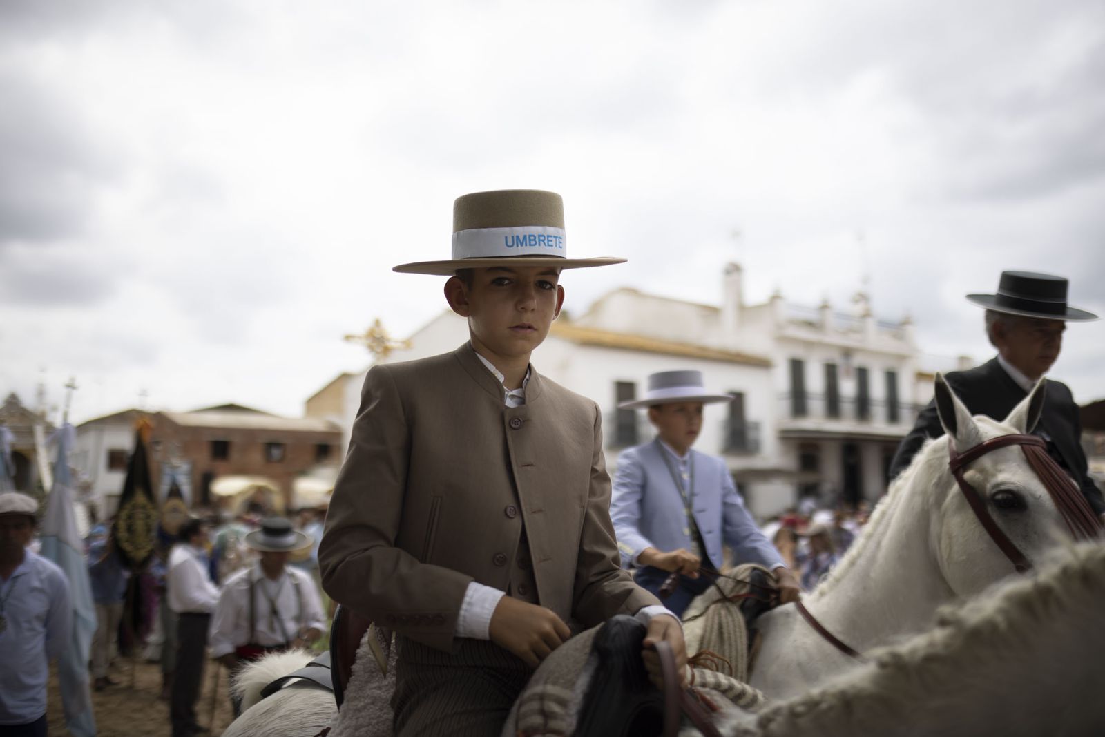 El Rocío 2023: Imágenes de ambiente en la aldea durante la presentación de las Hermandades
