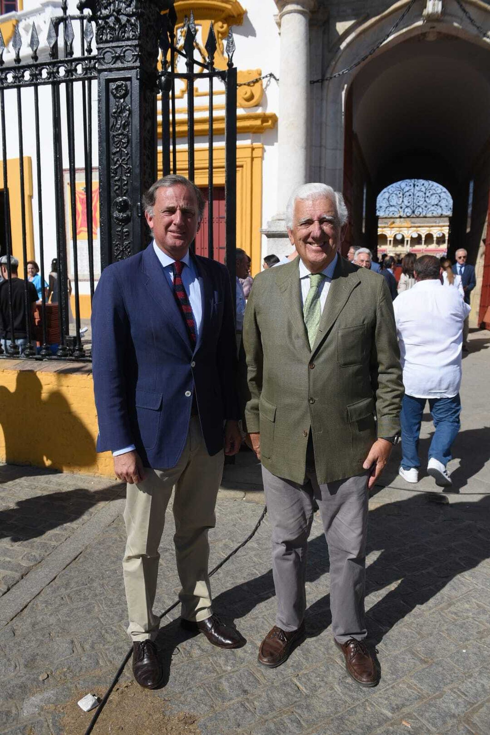 Ambiente en la Puerta del Príncipe en la corrida de El Juli, Daniel Luque y Pablo Aguado