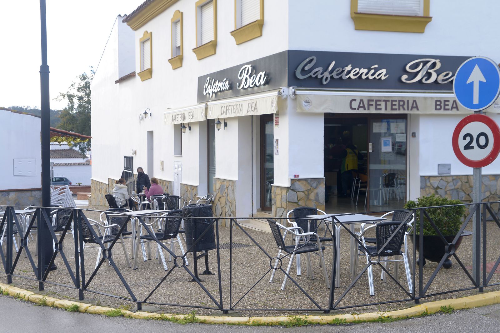 Primer día de colegio y  de alerta de grado 4 en Castellar