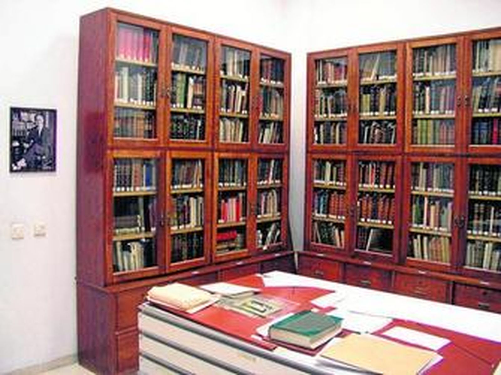 El legado de Temboury se custodiará en la biblioteca Cánovas del Castillo.