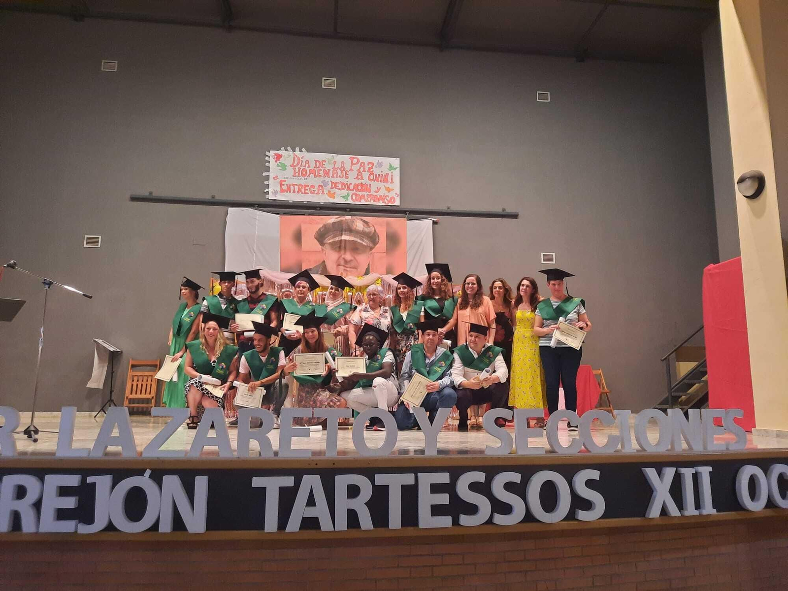 Graduación de estudiantes adultos.