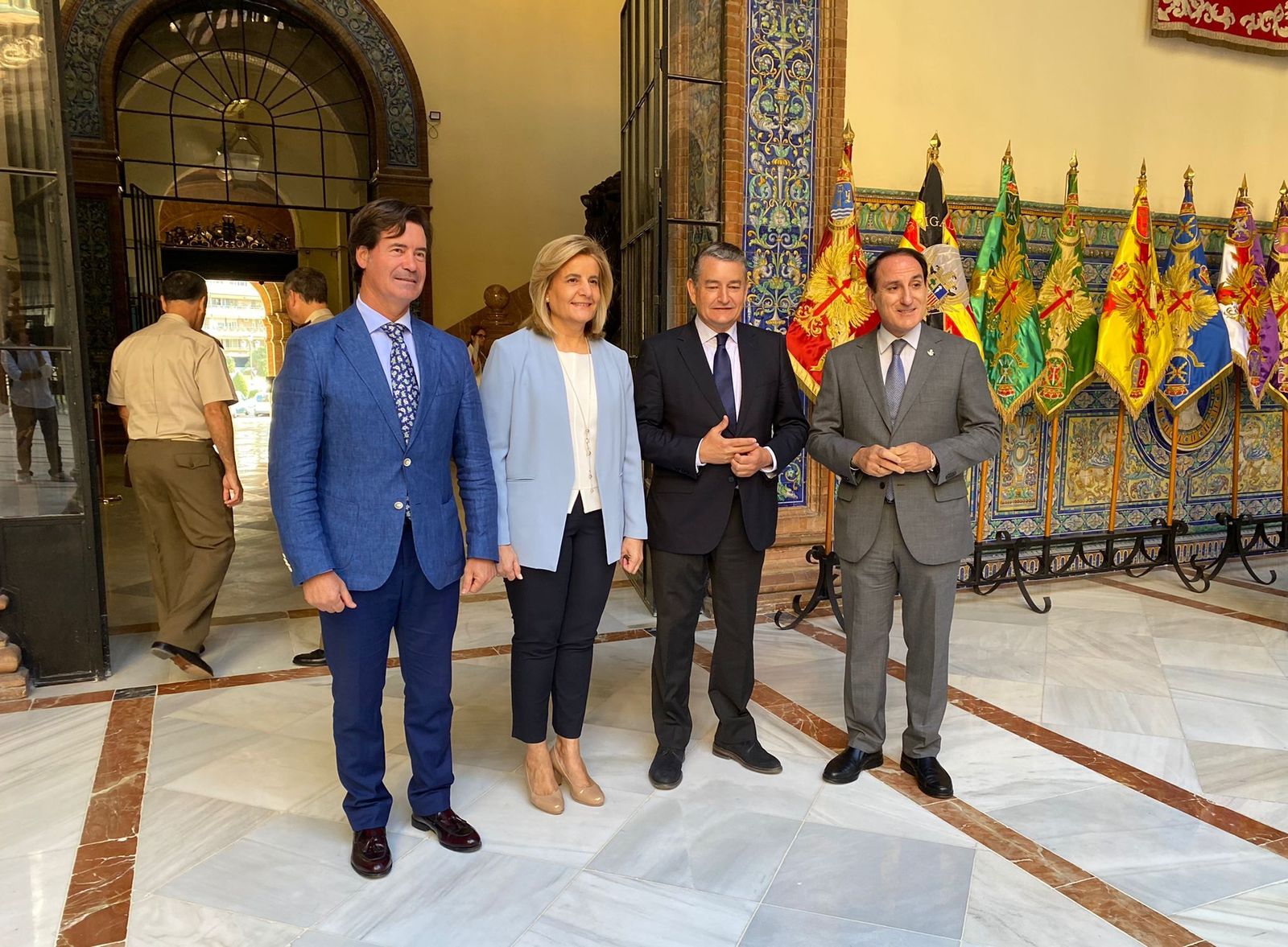 Miguel Rus, Fátima Báñez, Antonio Sanz y Javier González De Lara, ayer en Capitanía