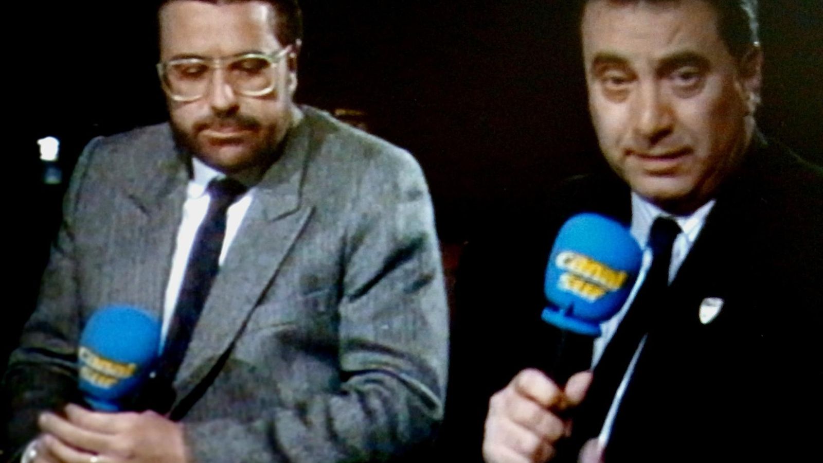 Joaquín Durán y Juan Manuel Pedreño en el inicio de la retransmisión de la final del Carnaval de Cádiz de 1990