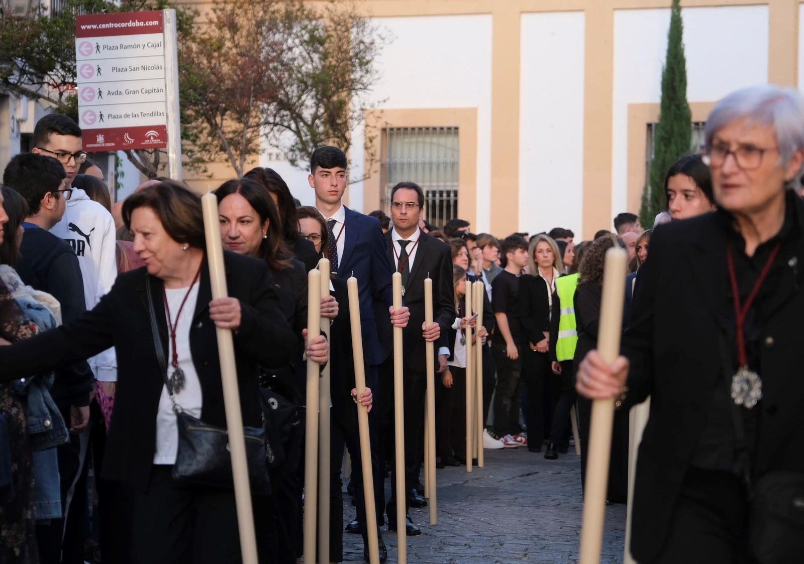 El vía crucis del Cristo de la Providencia de Córdoba, en imágenes