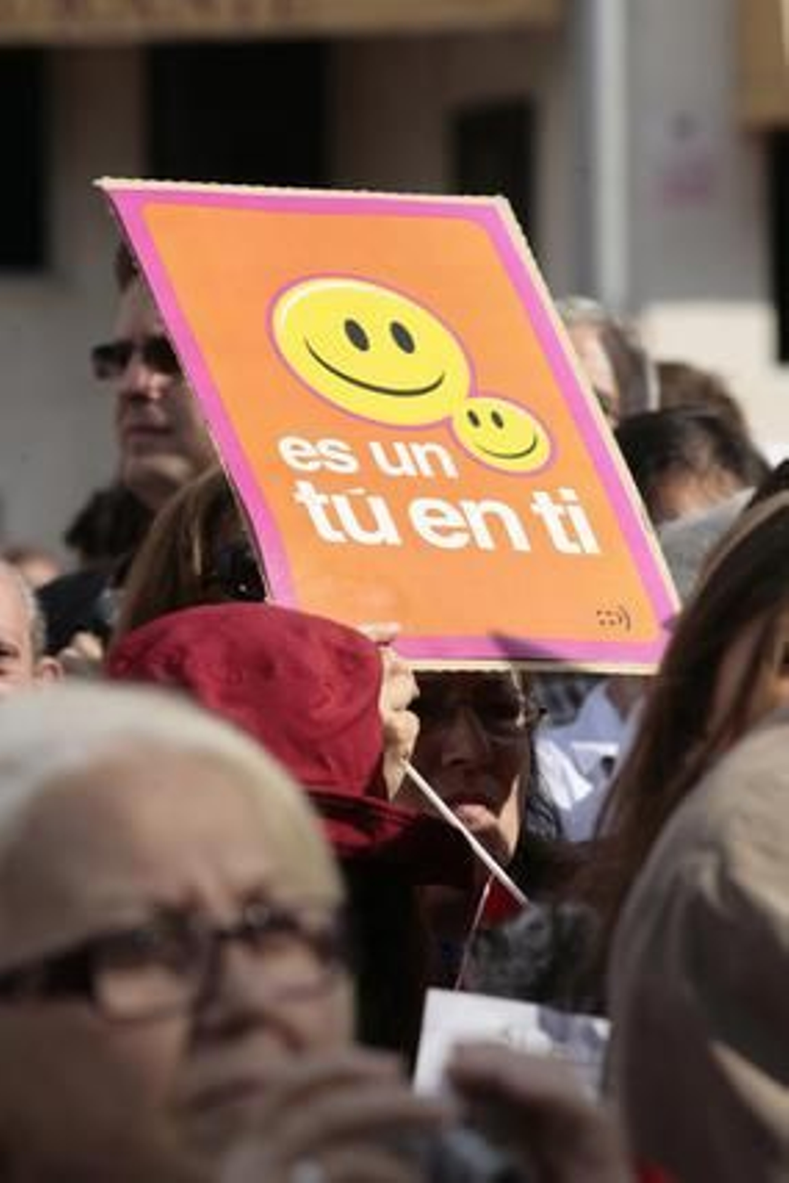 Miles de personas se reúnen para protestar contra el aborto frente al congreso de profesionales del aborto. / Juan Carlos Muñoz