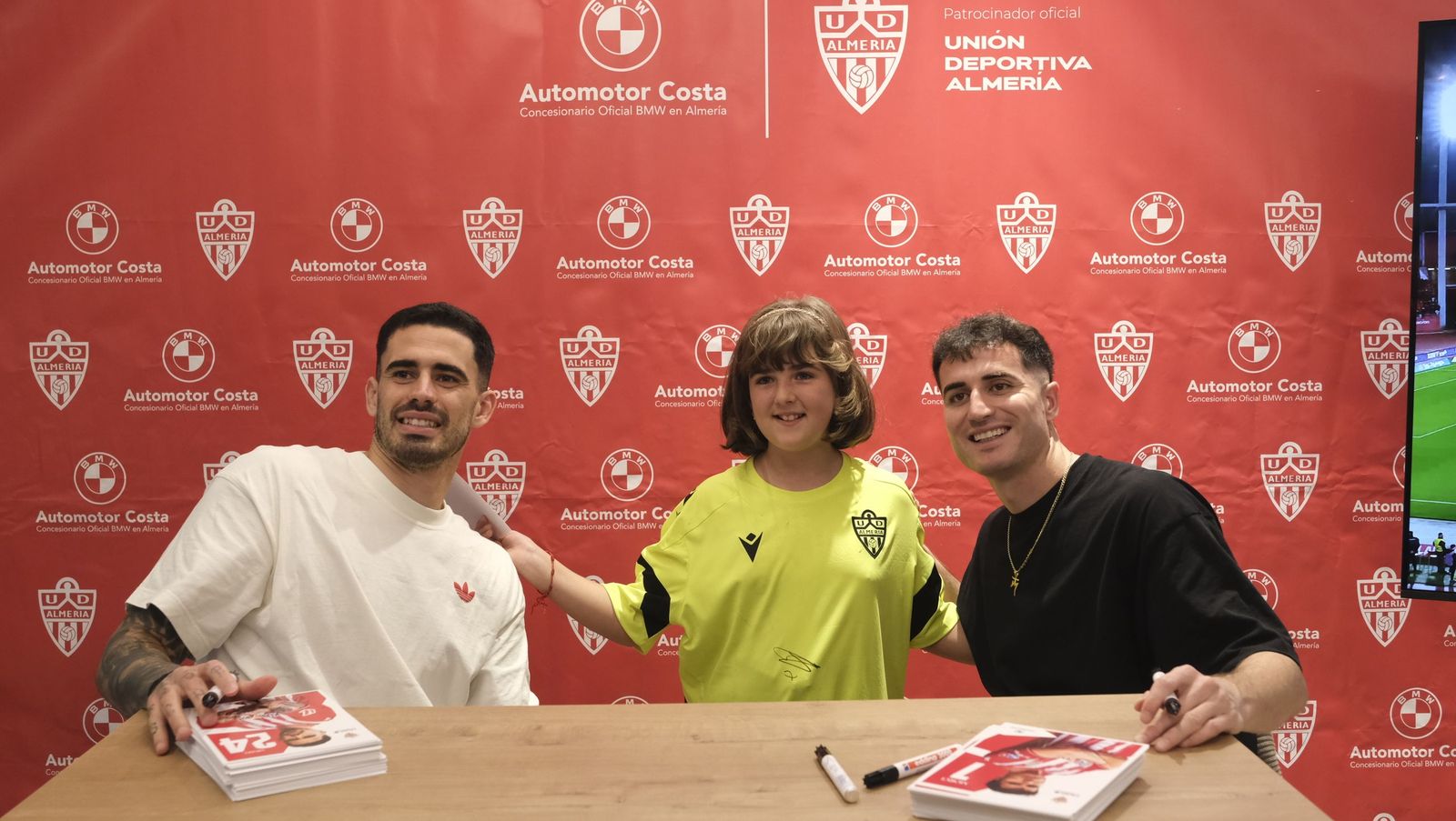 La firma de autógrafos de Jon Morcillo y Miguel de la Fuente en Automotor Costa BMW