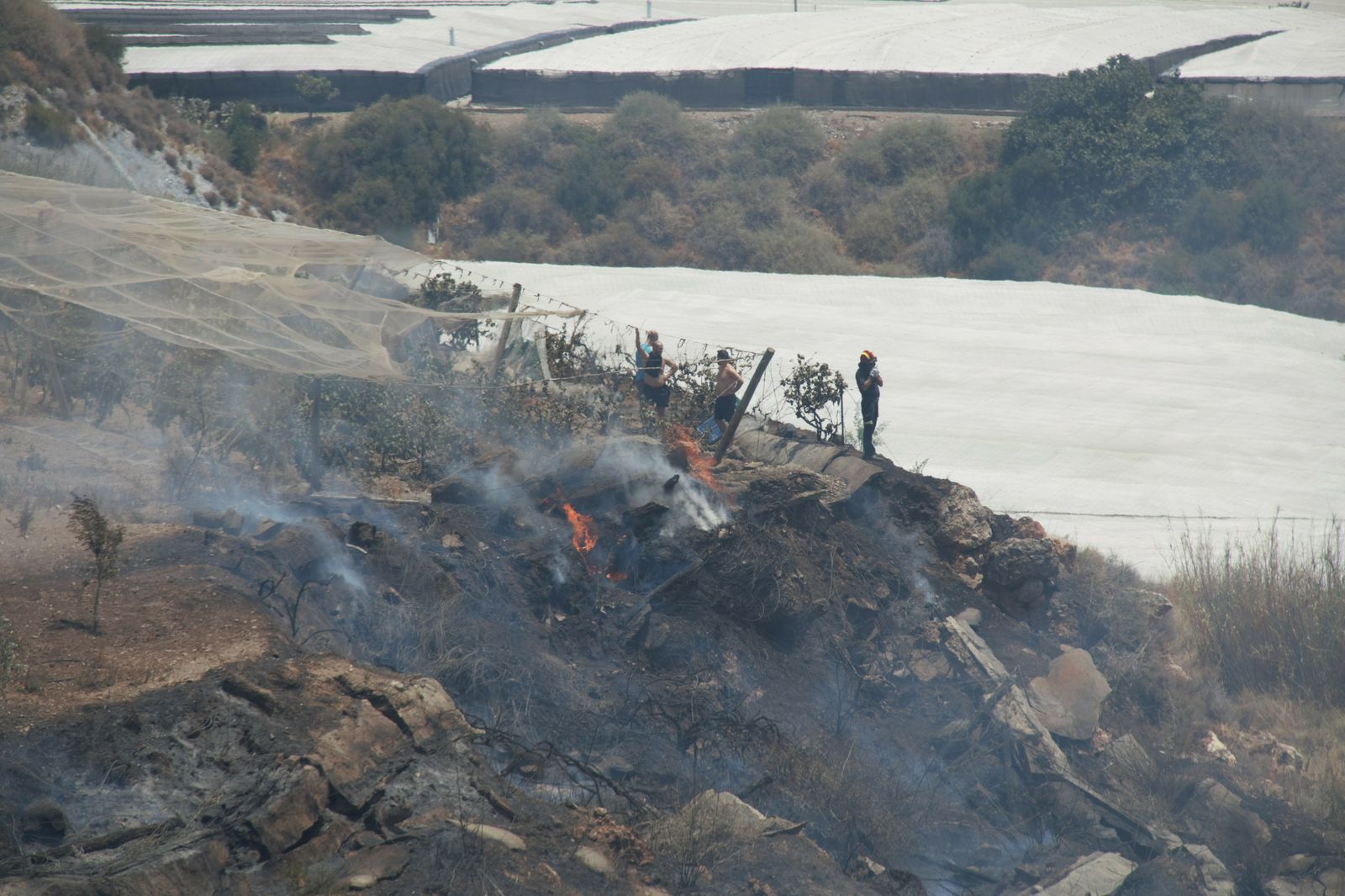 Las imágenes del incendio forestal en La Nacla de Motril