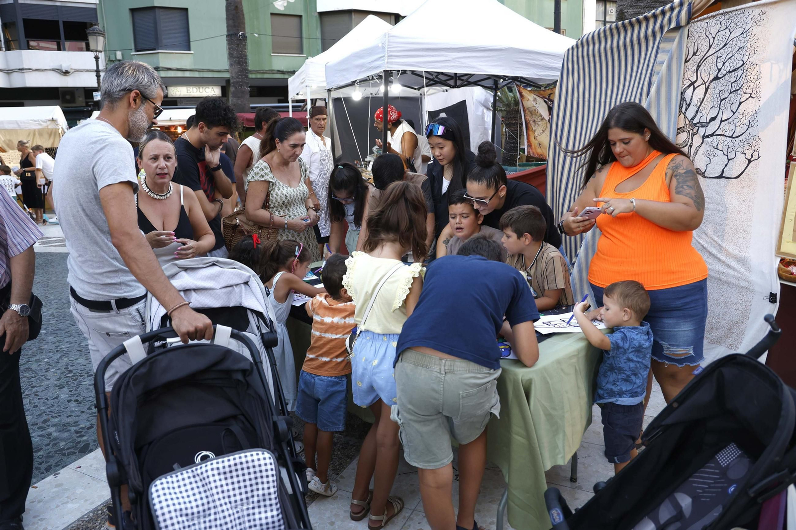 Las fotos del mercadillo pirata en La Línea