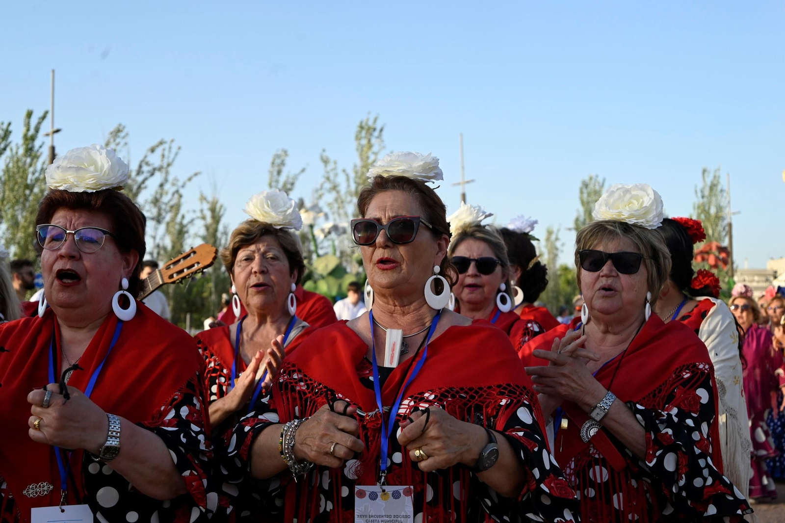 El pasacalles de coros rocieros en la Feria de Córdoba