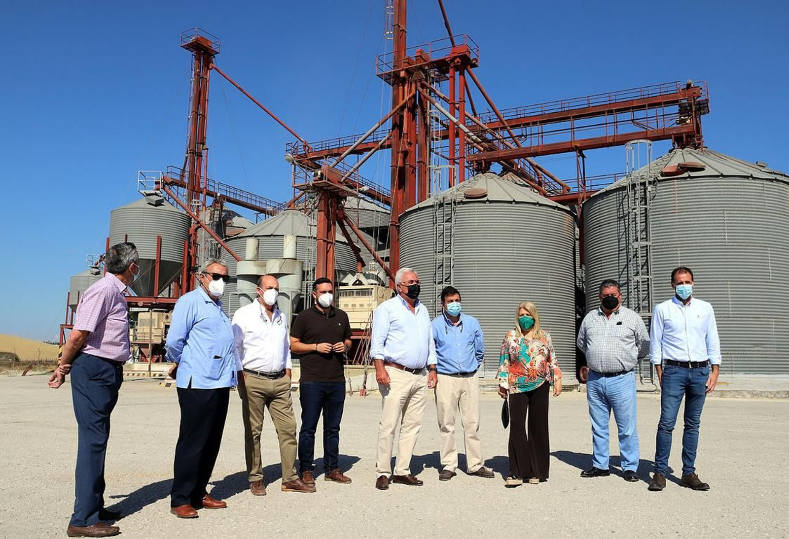 La alcaldesa Mamen Sánchez y el delegado de Medio Rural, Jesús Alba, visitando las instalaciones.