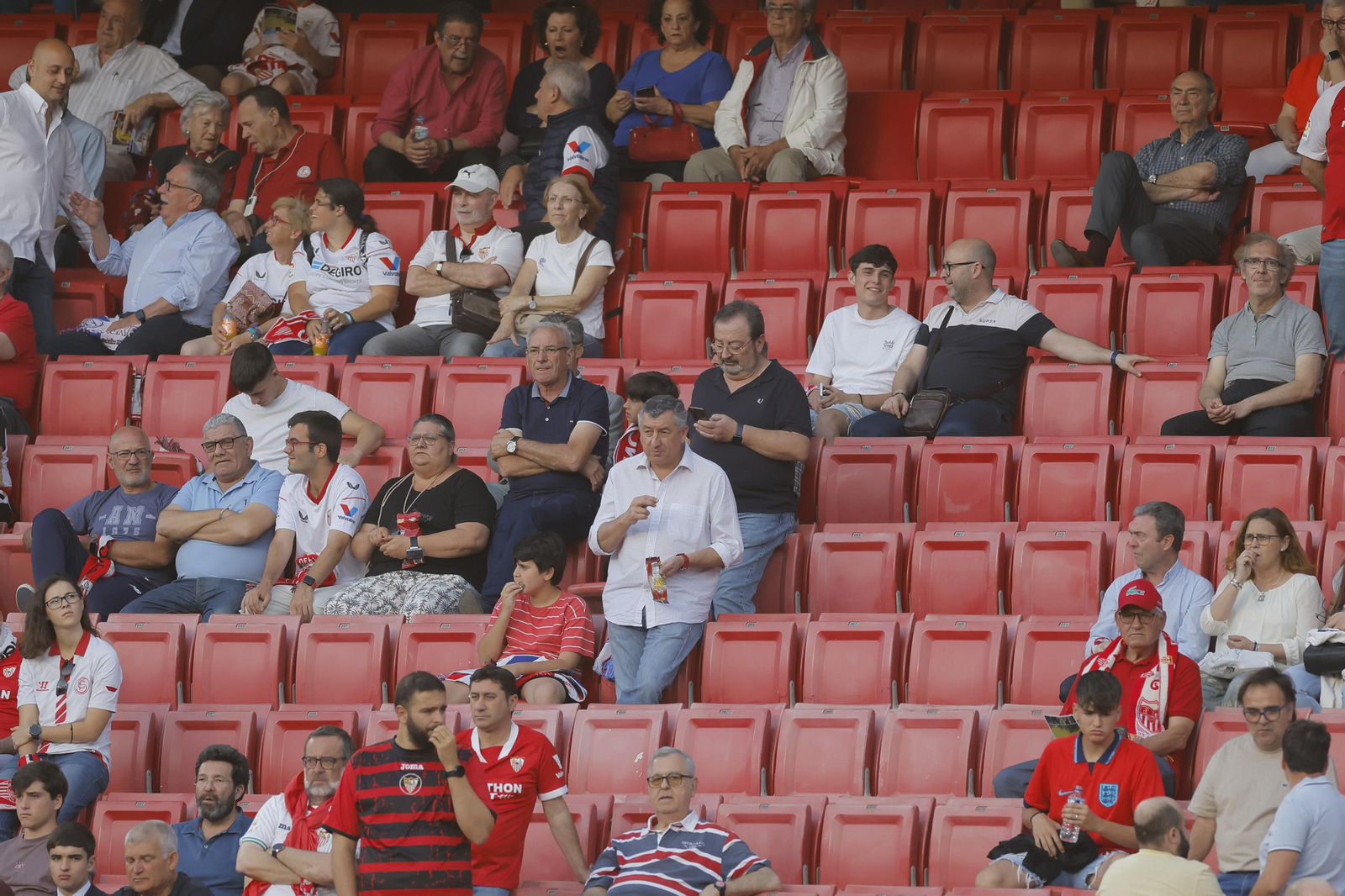 Búscate en las fotos del Sevilla -Villarreal