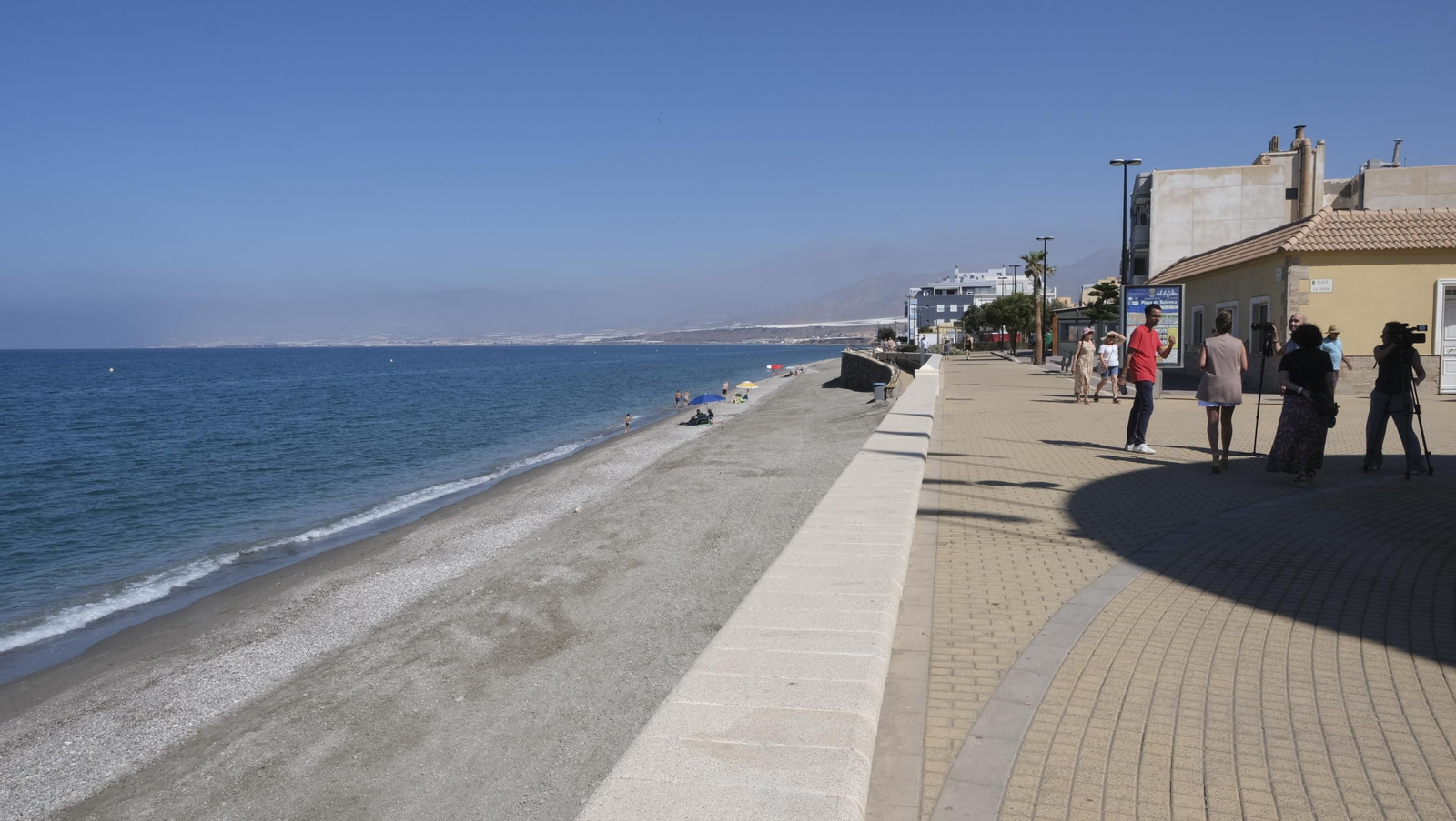 Imágenes de la manifestación en Balerma por el deterioro de la playa
