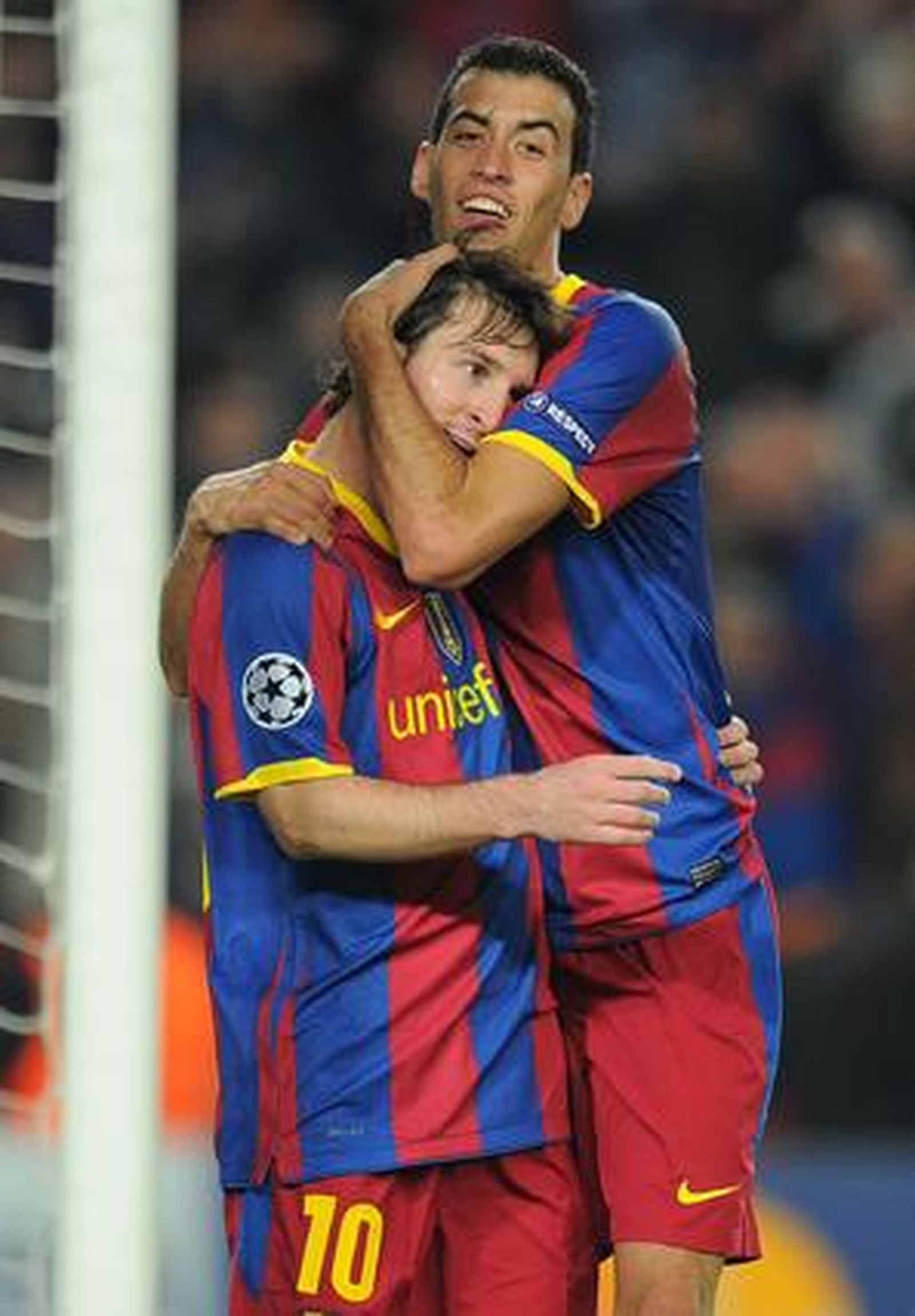 El Barcelona supera al Copenhague en el Camp Nou. / AFP