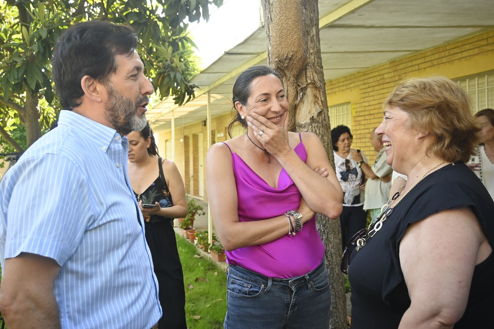 Loles López y Pilar Miranda visitan la escuela de verano del Distrito V, en imágenes
