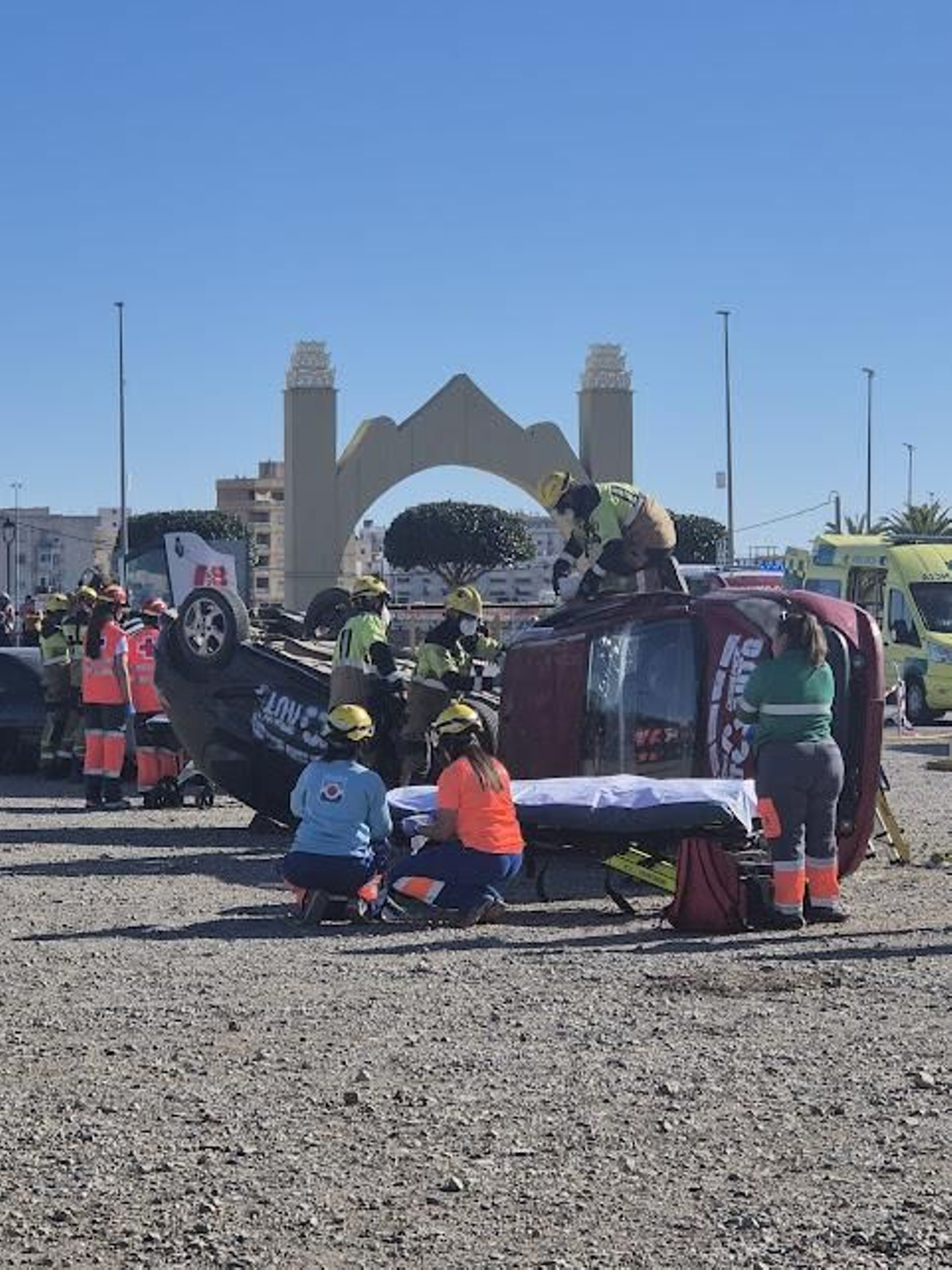 Bomberos, policía y sanitarios enseñan a casi 300 albojenses cómo actuar en emergencias